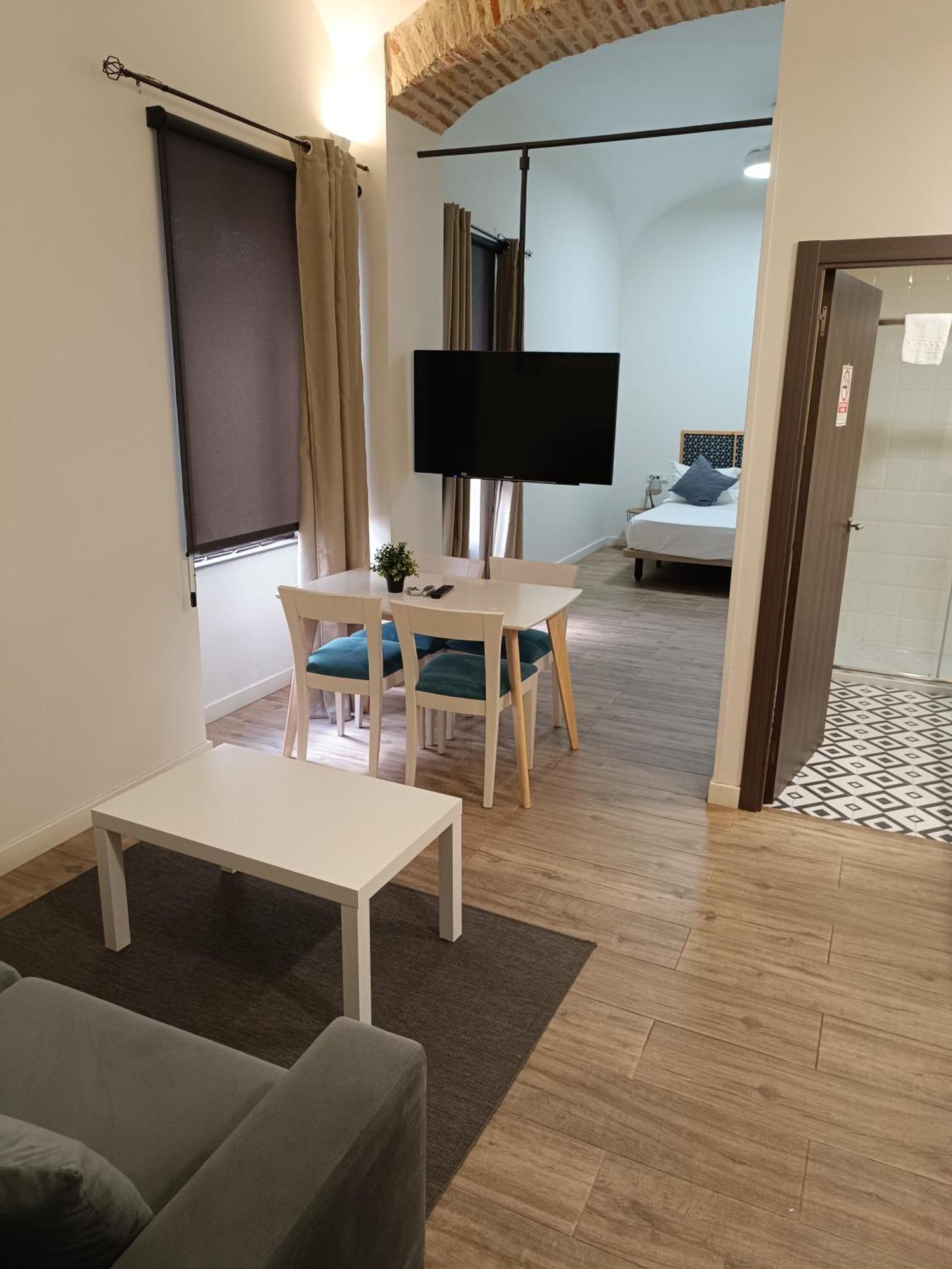 Apartamentos Al-Qazeres Luxury La Concepcion กาเซเรส ภายนอก รูปภาพ