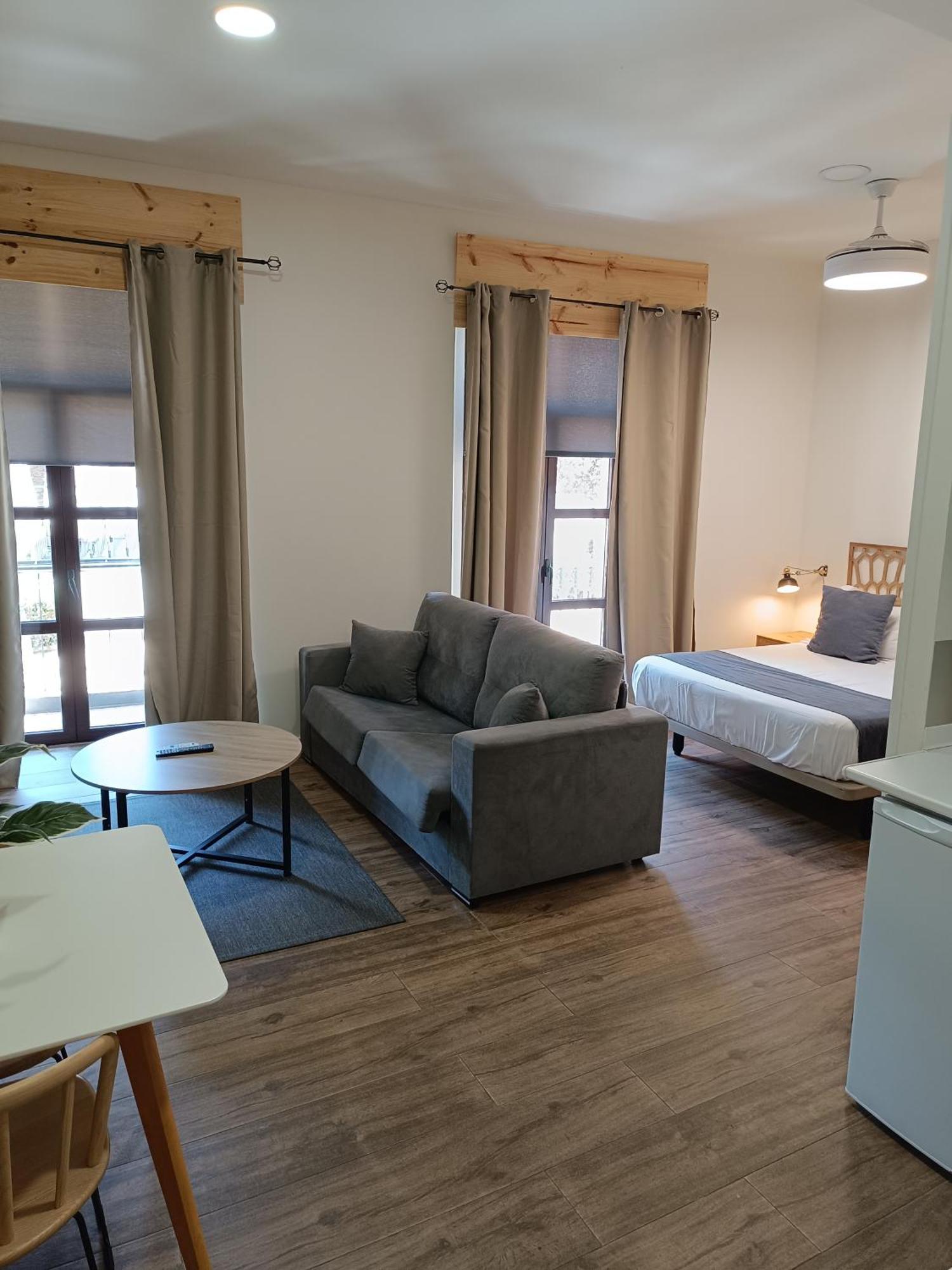 Apartamentos Al-Qazeres Luxury La Concepcion กาเซเรส ภายนอก รูปภาพ