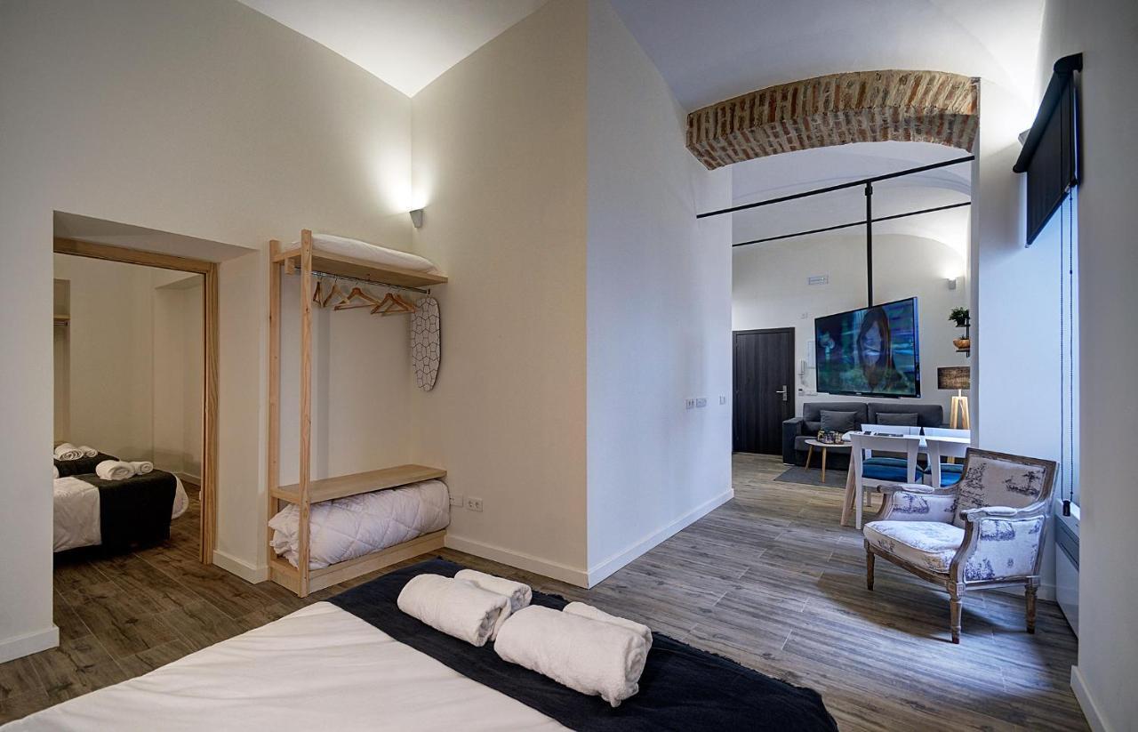 Apartamentos Al-Qazeres Luxury La Concepcion กาเซเรส ภายนอก รูปภาพ