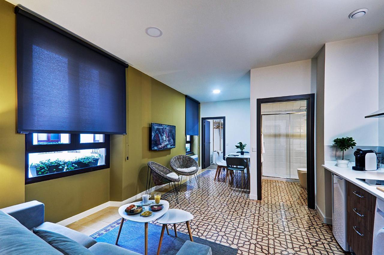 Apartamentos Al-Qazeres Luxury La Concepcion กาเซเรส ภายนอก รูปภาพ